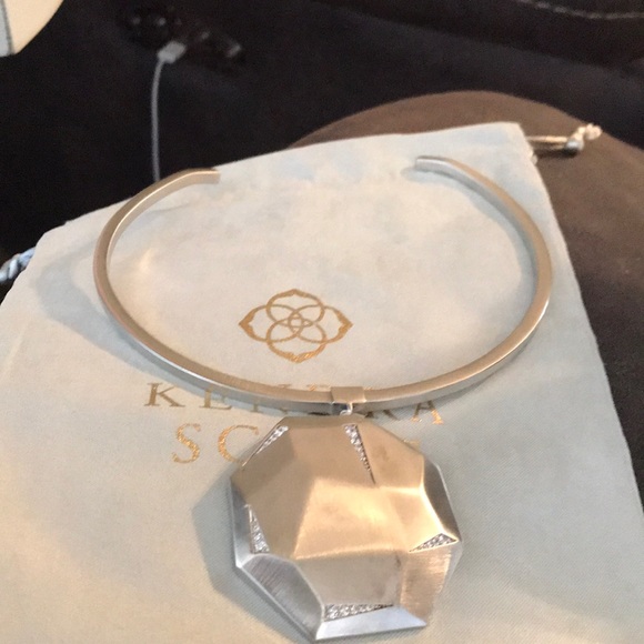 Kendra Scott Jewelry - Kendra Scott Connor necklace. New flash sale!!!